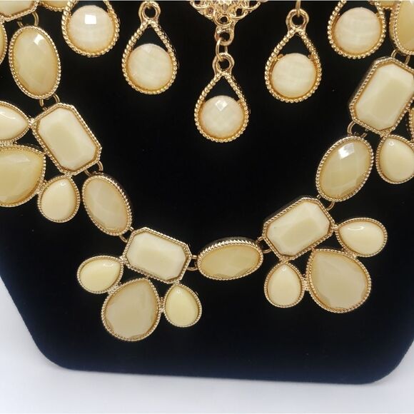 Beautiful Necklace Lot - Picture 8 of 8